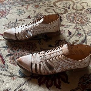 Bedstu Nectar White Las Cruces Huarache Sandal Shoe 9 euc